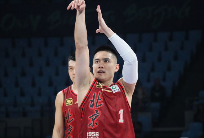 胡明轩PK陈盈骏 广东欲送北京首败龙8囯际京粤大战前瞻：周琦难出战(图2)