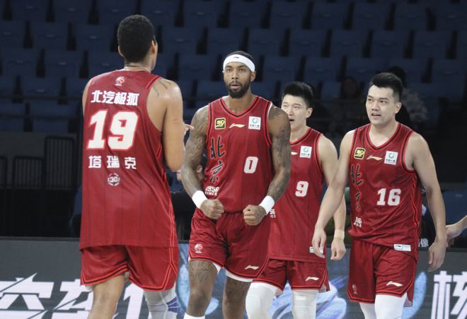 胡明轩PK陈盈骏 广东欲送北京首败龙8囯际京粤大战前瞻：周琦难出战(图4)