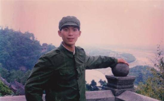 004年就该退役总部破格晋升将其召回龙8游戏进入他15岁入伍成一代兵王2