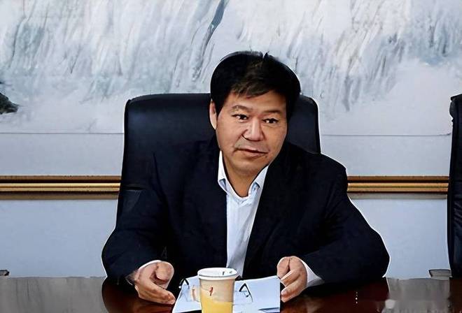 后蓝翔校长再送原配入狱这次被“反杀”了long88龙8国际把三个女儿弄去坐牢(图7)